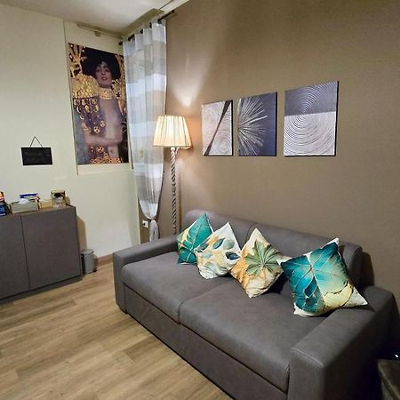Casa Vacanze Oikia - Room Girasole Наполи Екстериор снимка