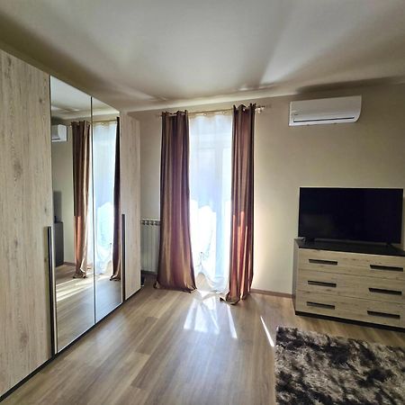 Casa Vacanze Oikia - Room Girasole Наполи Екстериор снимка