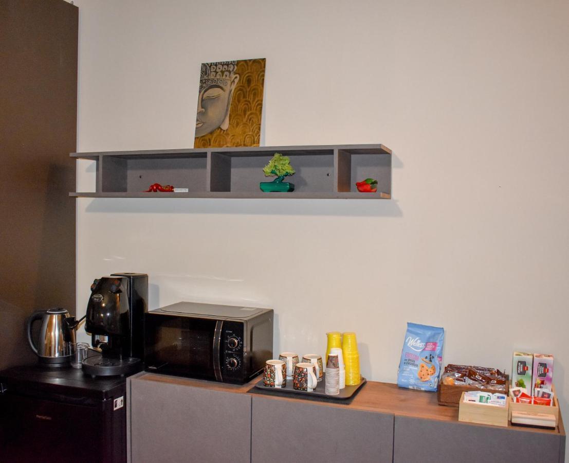 Casa Vacanze Oikia - Room Girasole Наполи Екстериор снимка
