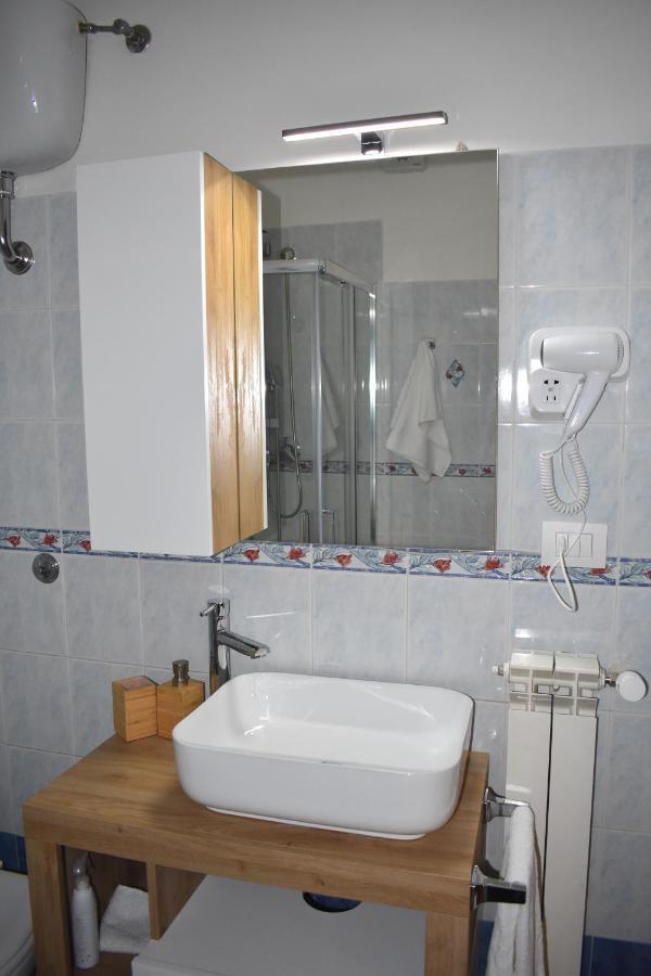 Casa Vacanze Oikia - Room Girasole Наполи Екстериор снимка