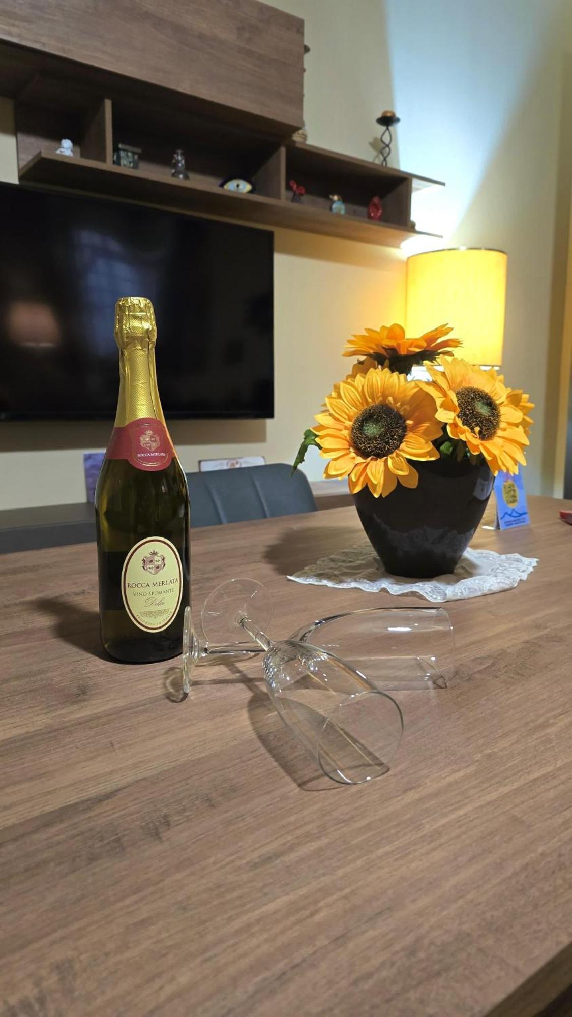 Casa Vacanze Oikia - Room Girasole Наполи Екстериор снимка