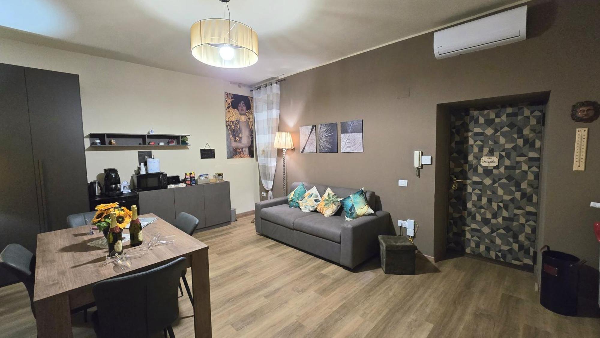 Casa Vacanze Oikia - Room Girasole Наполи Екстериор снимка