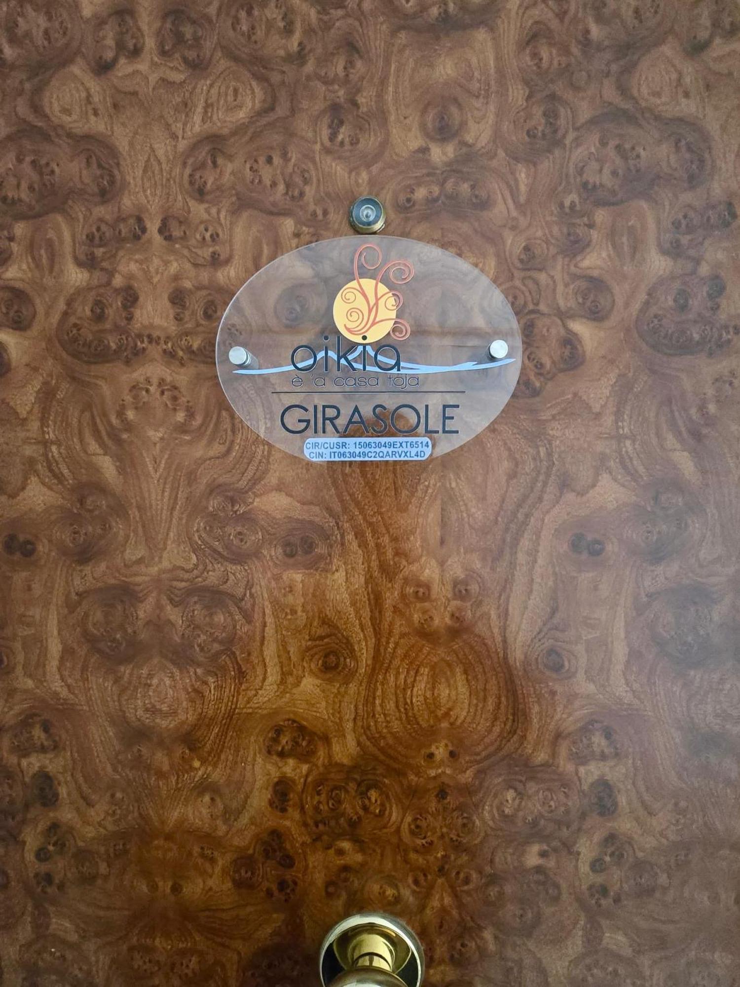 Casa Vacanze Oikia - Room Girasole Наполи Екстериор снимка